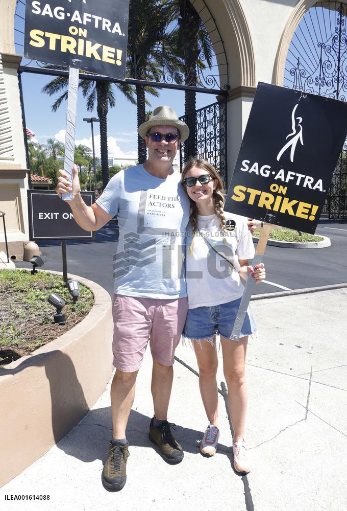 Celebs Join SAG-WGA Strike - LA