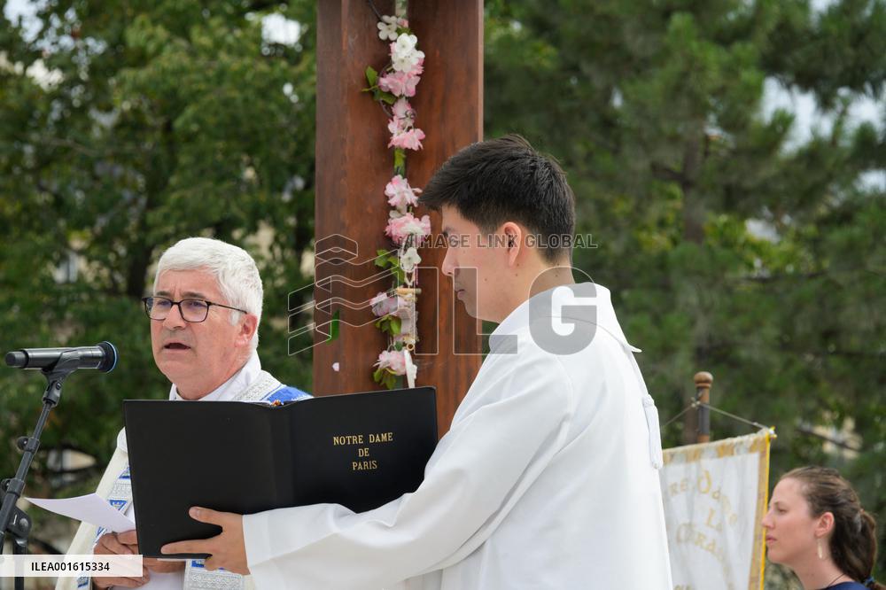 Procession Of The Assumption At Notre Dame De Paris - Paris