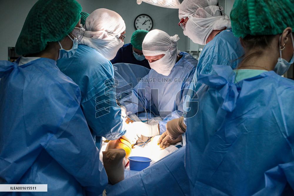 Knee joint replacement surgery in Kyiv