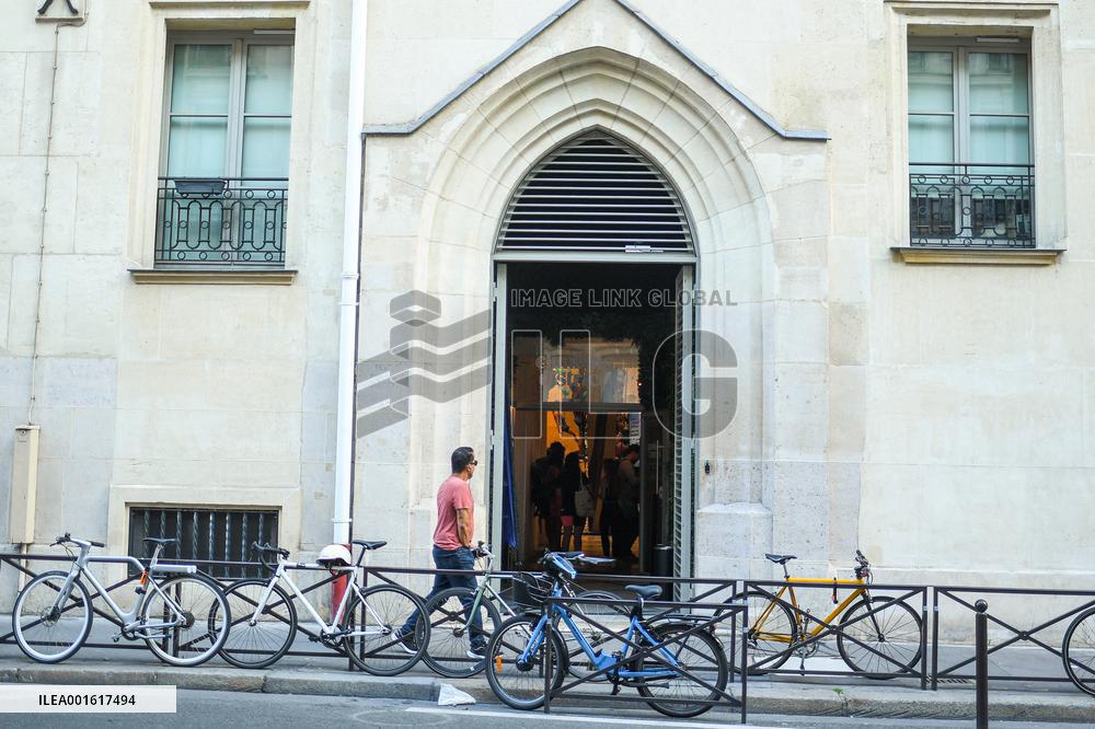 19th Century Church Transformed Into A Climbing Wall - Paris