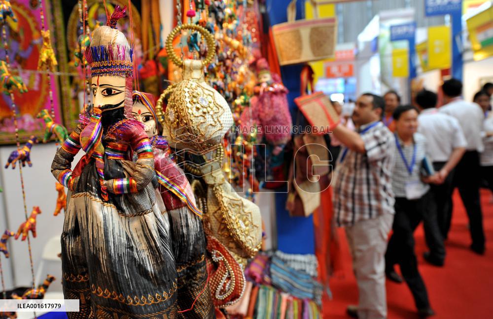 Xinhua Headlines: Ten years on, China-South Asia trade doubles on closer ties