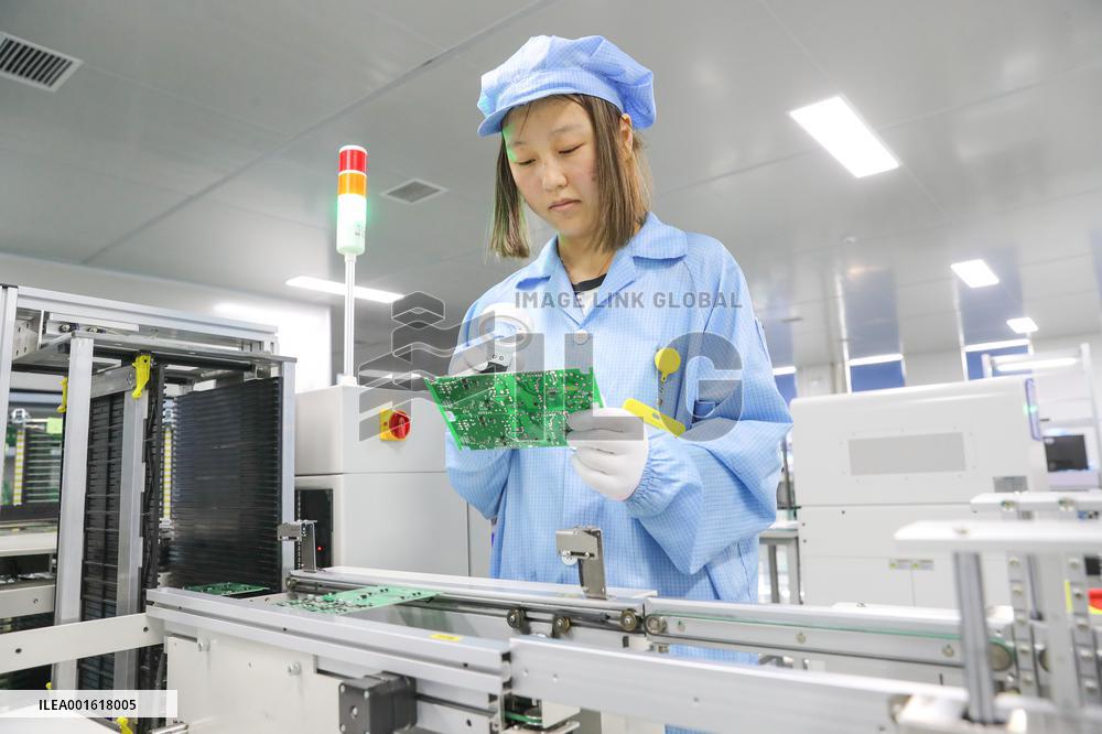 Workers Produce Integrated Circuit Chips in A Smart Workshop