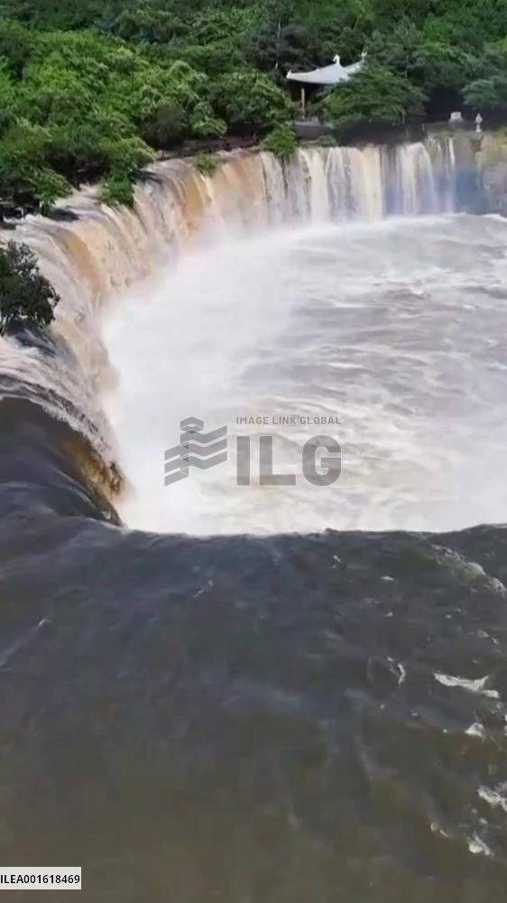 Spectacular waterfall in NE China's Heilongjiang