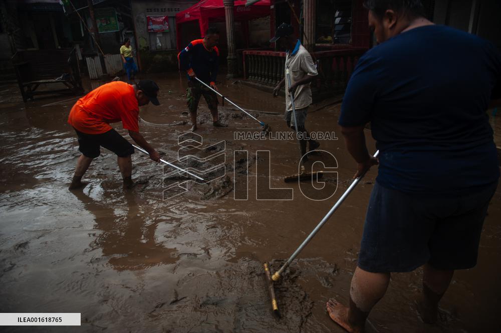Flood Before Ceremony For The 78th Independence Day - Indonesia