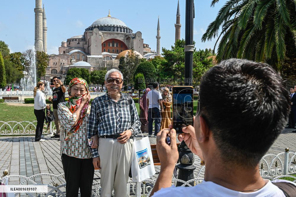 TÜRKIYE-ISTANBUL-FIRST CHINESE TOURIST GROUP