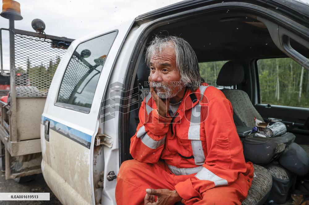 Evacuees Flee Yellowknife As Fire Nears Northern City - Canada