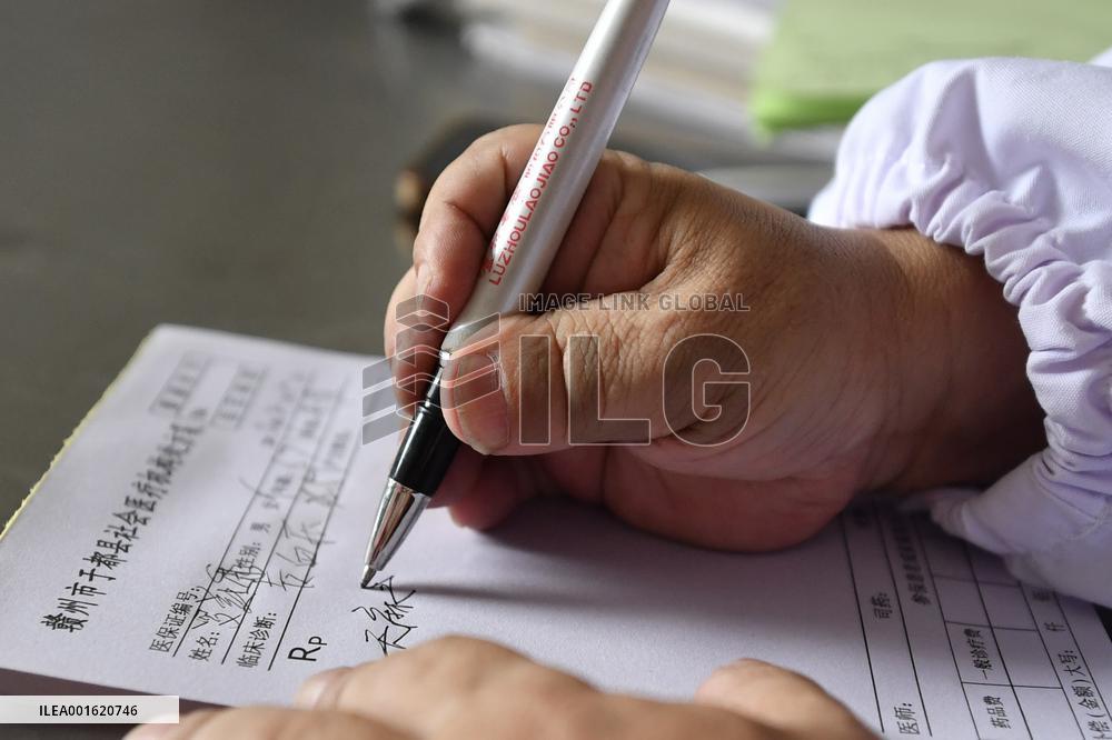 CHINA-JIANGXI-PHYSICALLY-CHALLENGED DOCTOR (CN)