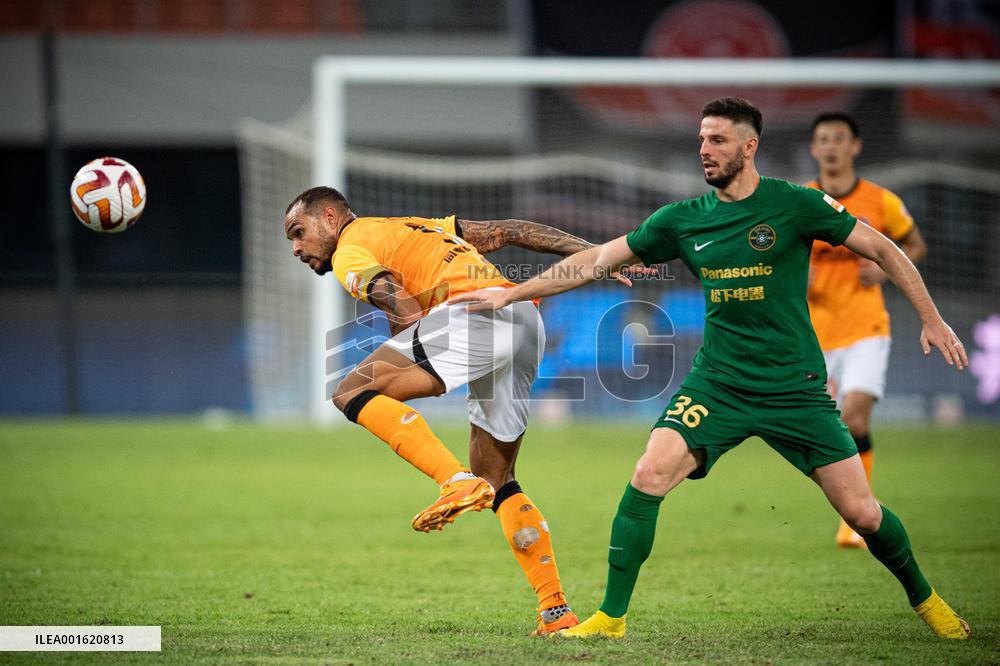 (SP)CHINA-HUZHOU-FOOTBALL-CSL-ZHEJIANG FC VS QINGDAO HAINIU (CN)