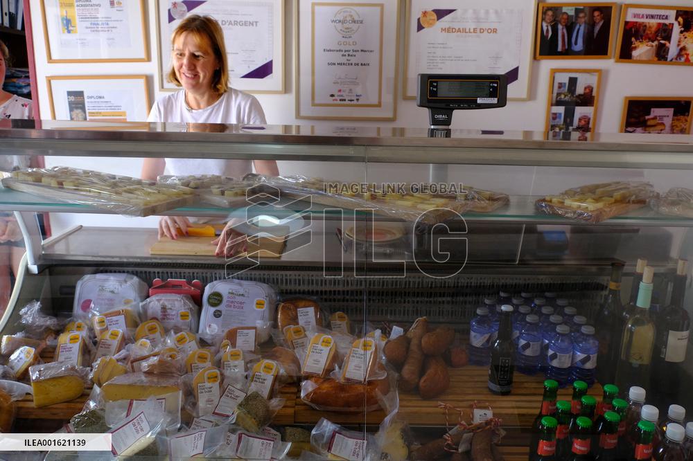 Mahon Cheese Making - Menorca