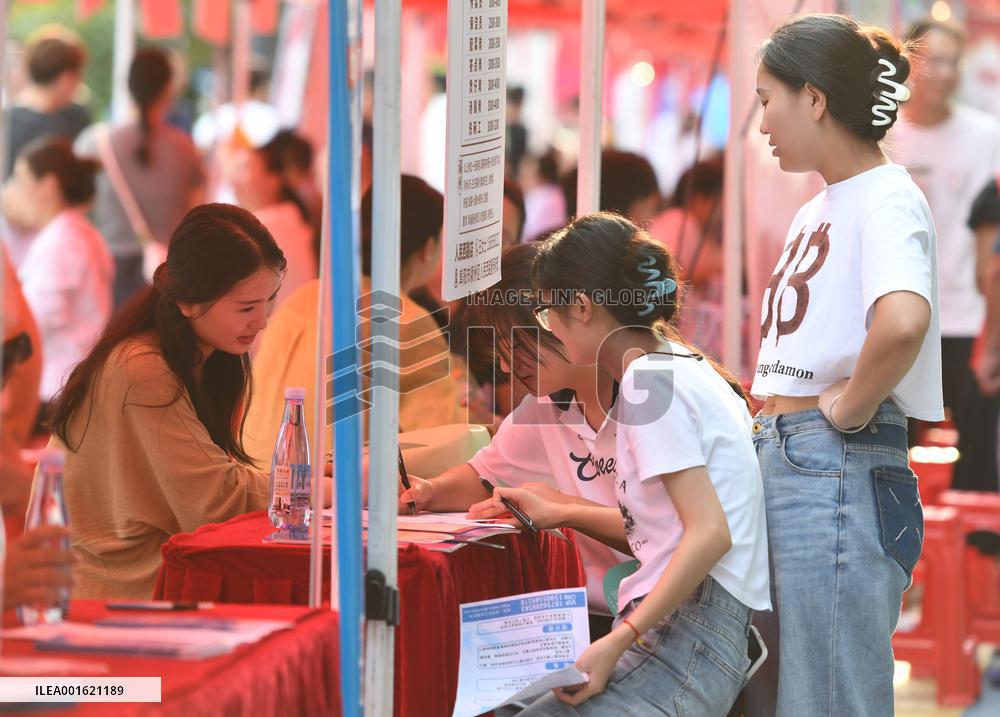 Night Market Job Fair in Fuyang
