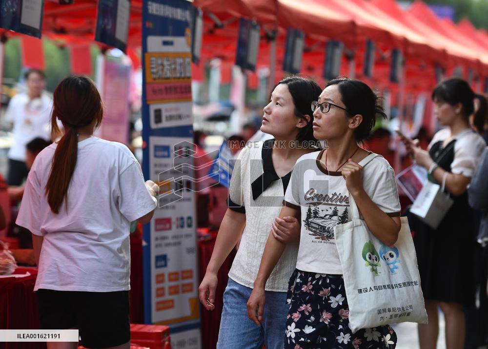 Night Market Job Fair in Fuyang