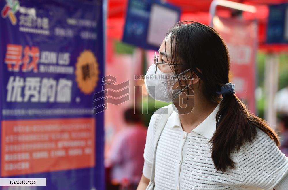 Night Market Job Fair in Fuyang