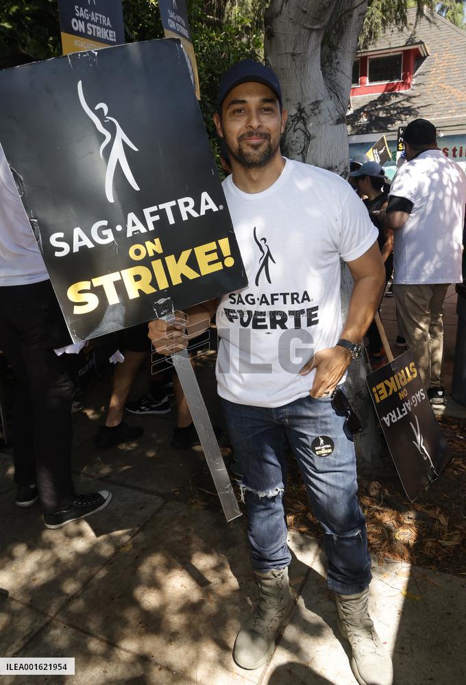 SAG-AFTRA and WGA Strike outside Warner Bros - LA