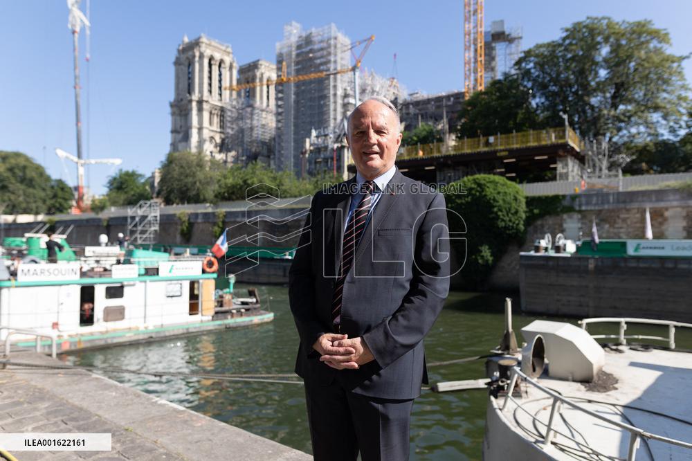 First truss delivered to Notre Dame by a barge cruises along the Seine - Paris