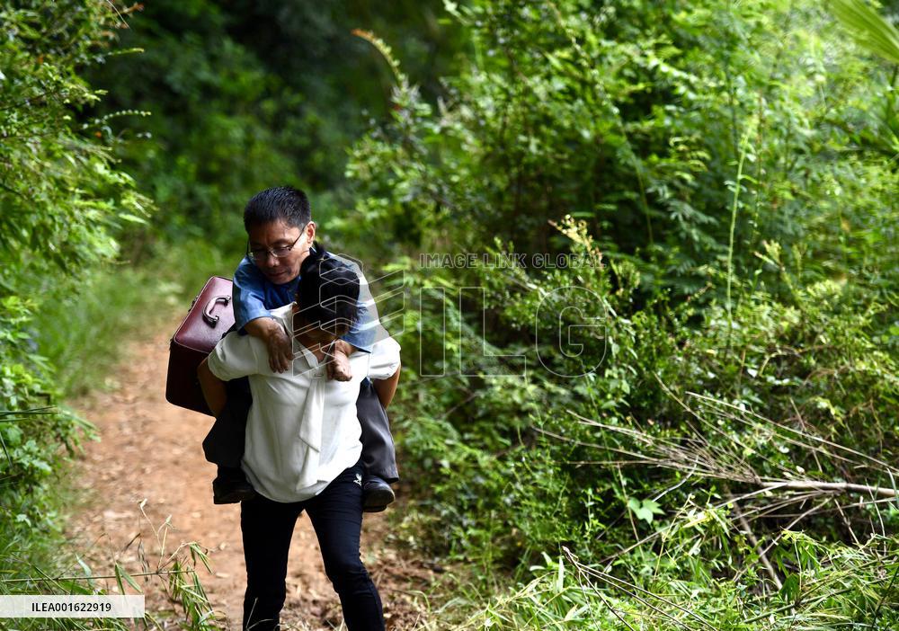CHINA-JIANGXI-PHYSICALLY-CHALLENGED DOCTOR (CN)