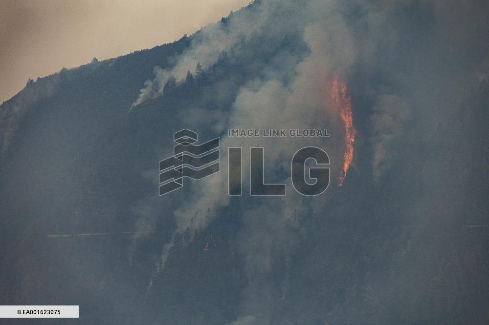 Tenerife Wildfire Forces Thousands to Evacuate