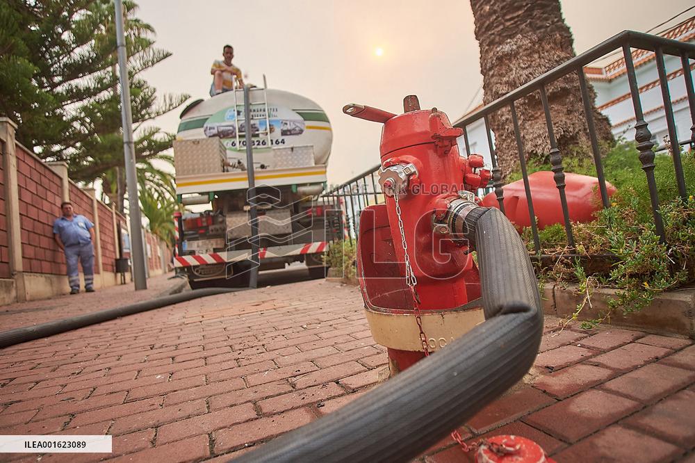 Tenerife Wildfire Forces Thousands to Evacuate