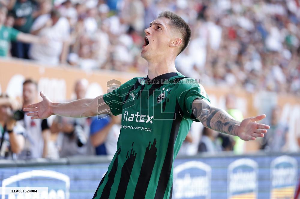 (SP)GERMANY-AUGSBURG-FOOTBALL-BUNDESLIGA-AUGSBURG VS MOENCHENGLADBACH