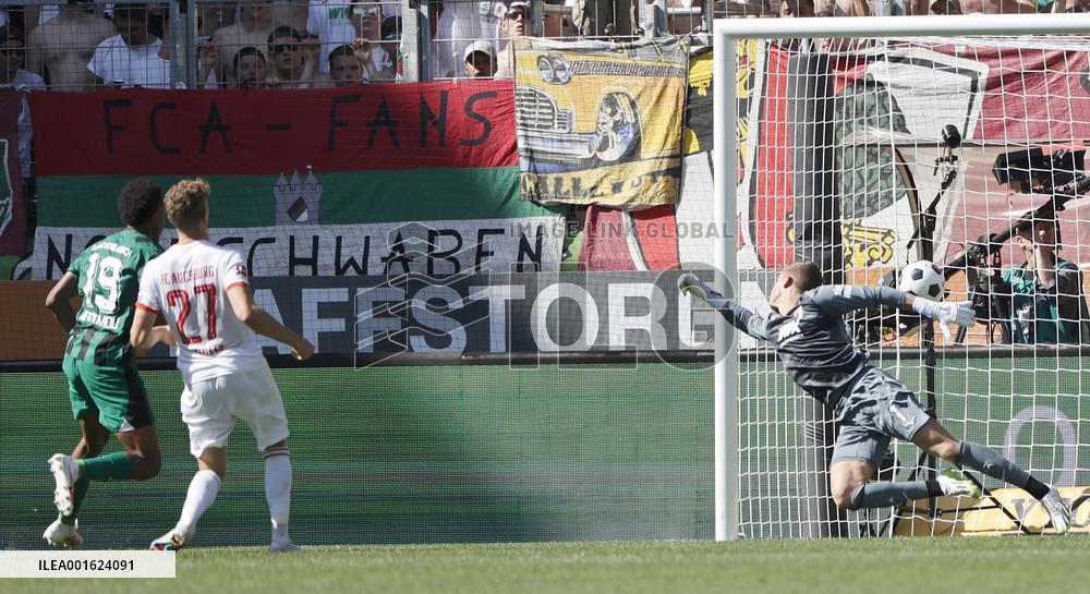 (SP)GERMANY-AUGSBURG-FOOTBALL-BUNDESLIGA-AUGSBURG VS MOENCHENGLADBACH