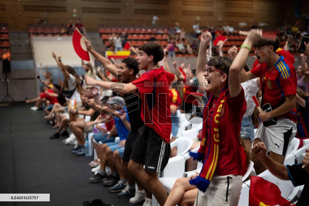 Fans Watch Women's World Cup Final - Spain