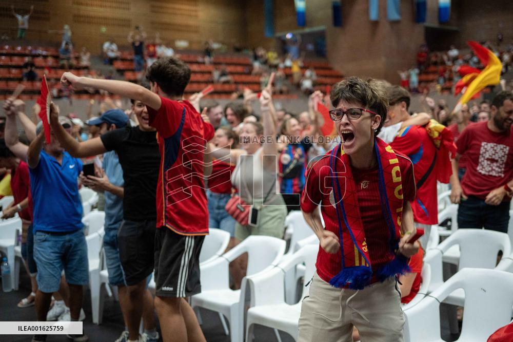 Fans Watch Women's World Cup Final - Spain