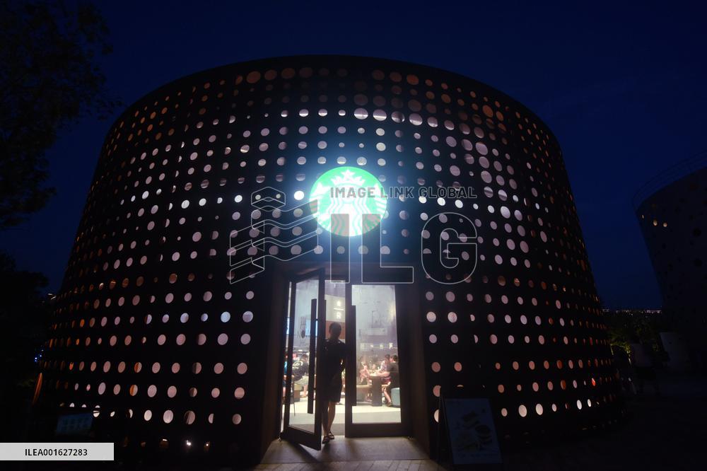 Starbucks Oil Tank Store Appears in Hangzhou