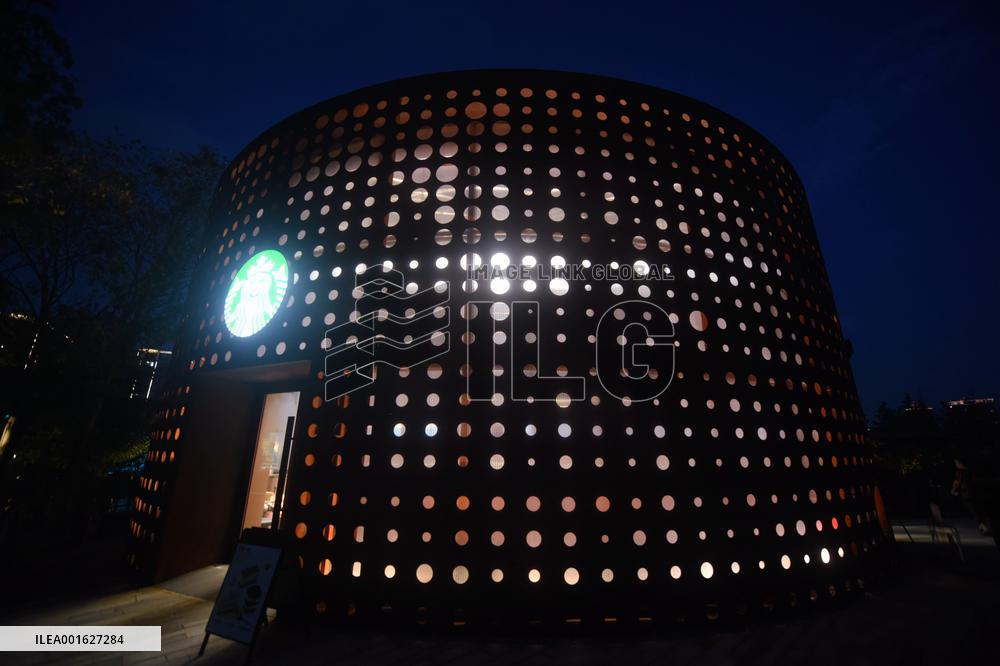 Starbucks Oil Tank Store Appears in Hangzhou