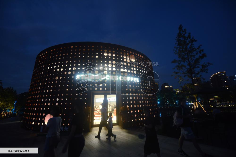 Starbucks Oil Tank Store Appears in Hangzhou