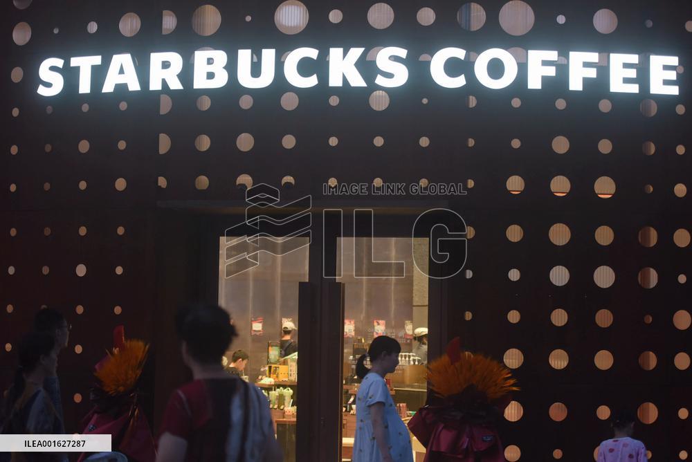 Starbucks Oil Tank Store Appears in Hangzhou