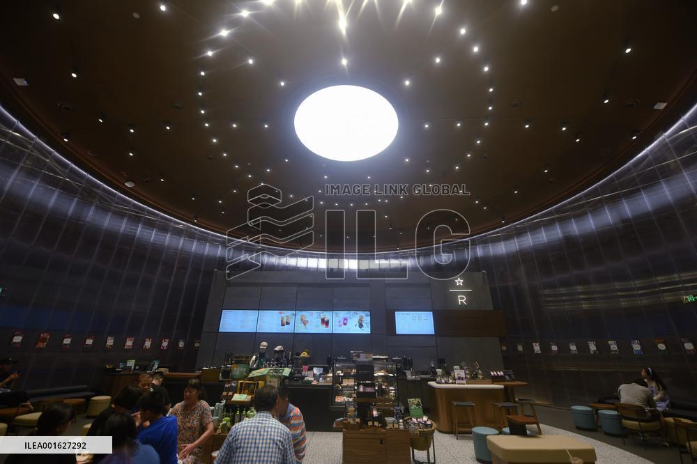 Starbucks Oil Tank Store Appears in Hangzhou