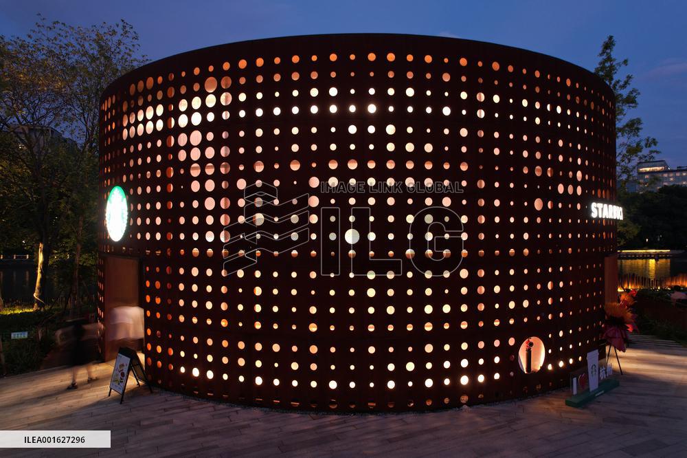 Starbucks Oil Tank Store Appears in Hangzhou