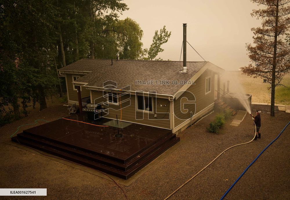 Explosive Wildfire Engulfs Shuswap Lake Region - Canada