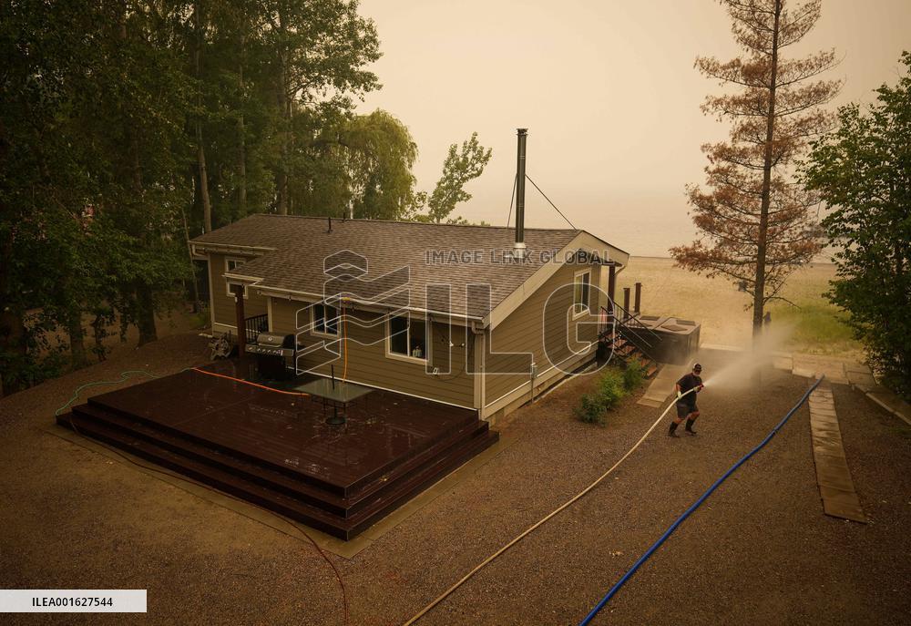 Explosive Wildfire Engulfs Shuswap Lake Region - Canada