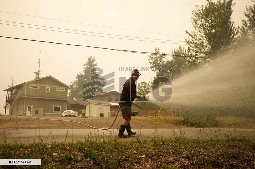 Explosive Wildfire Engulfs Shuswap Lake Region - Canada