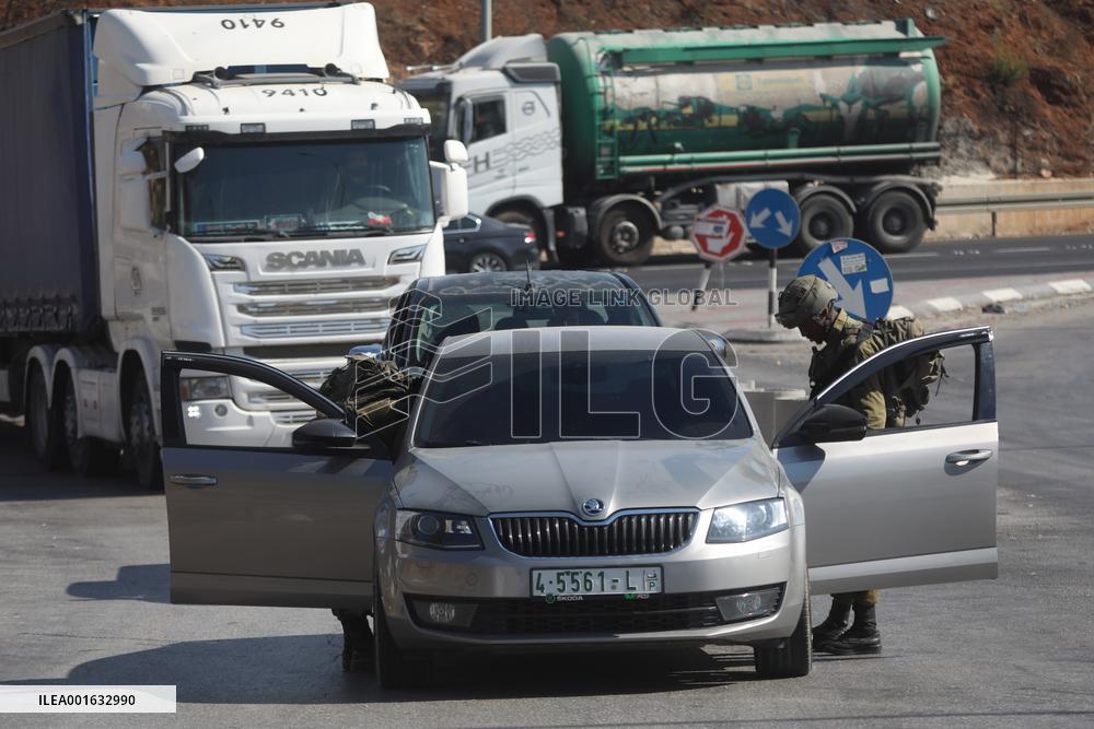 MIDEAST-HEBRON-DRIVE-BY ATTACK-CHECKPOINT