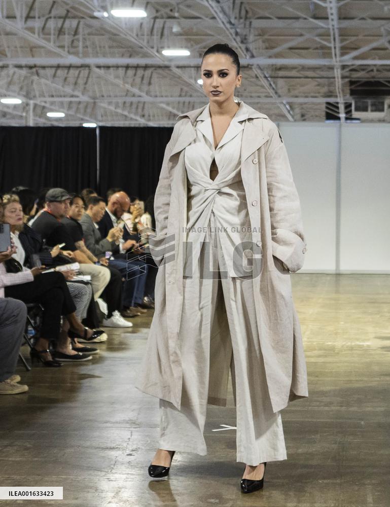 CANADA-TORONTO-APPAREL TEXTILE SOURCING TRADE SHOW-CHINESE BRANDS-FASHION SHOW