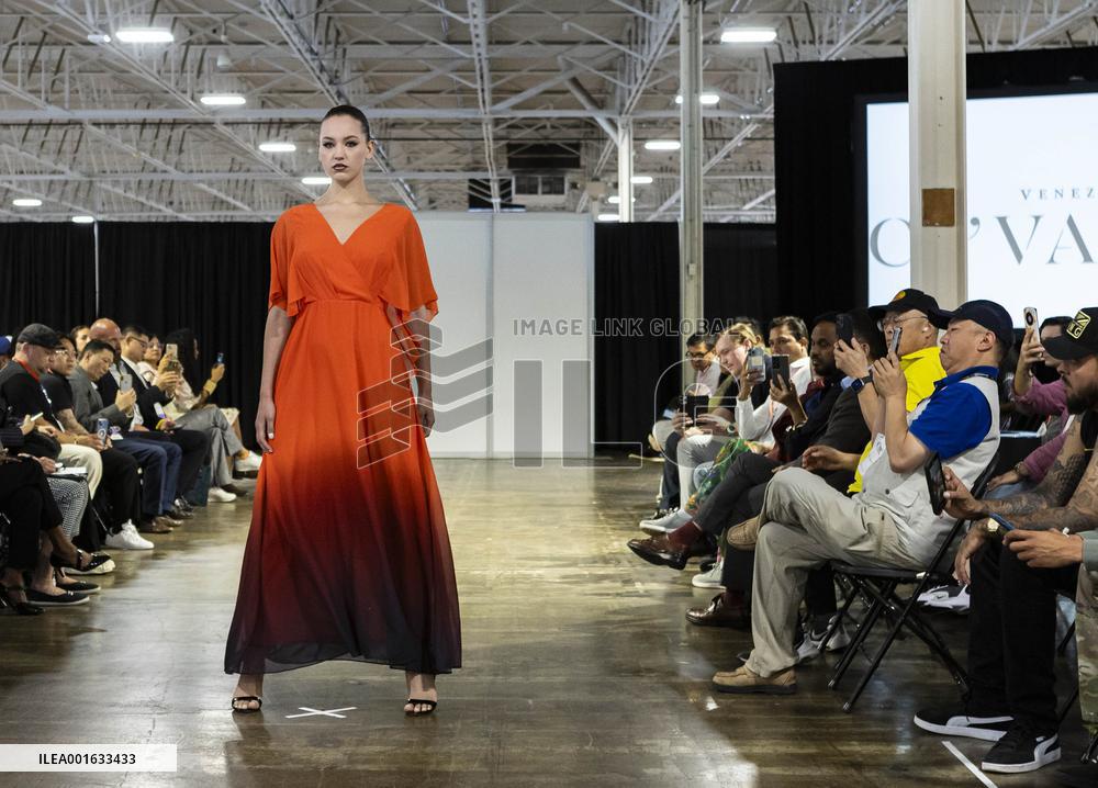 CANADA-TORONTO-APPAREL TEXTILE SOURCING TRADE SHOW-CHINESE BRANDS-FASHION SHOW