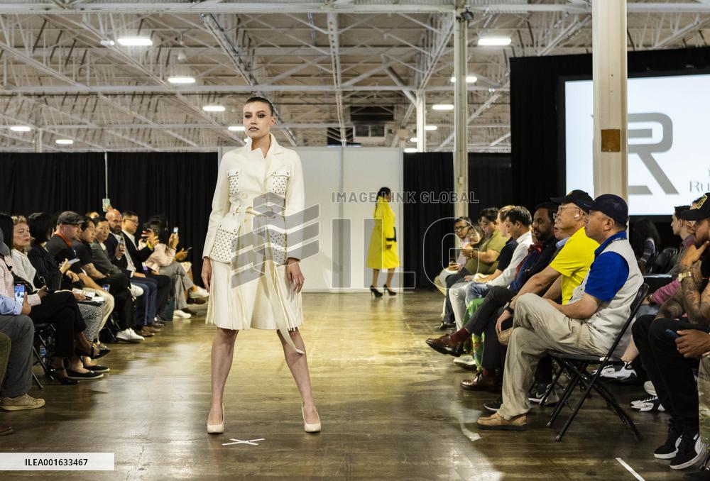 CANADA-TORONTO-APPAREL TEXTILE SOURCING TRADE SHOW-CHINESE BRANDS-FASHION SHOW