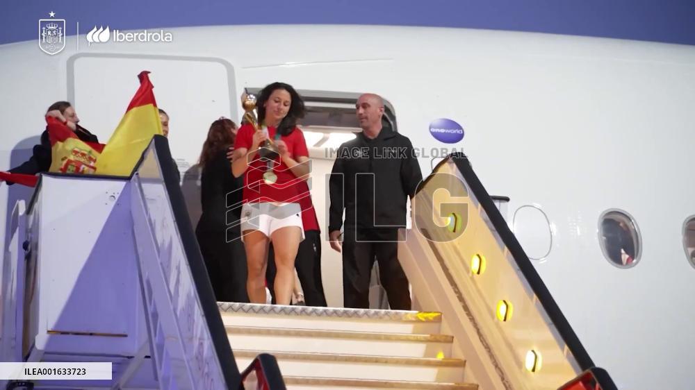 Spanish Women World Cup winners greeted by thousands in Madrid