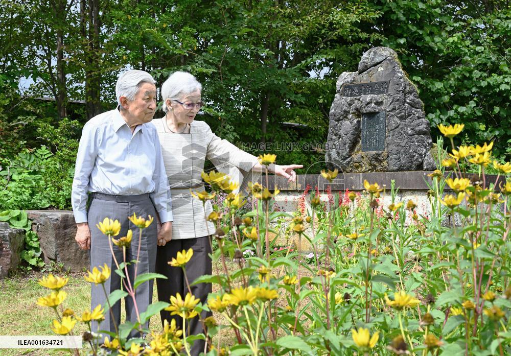 Former Japan emperor, empress in Karuizawa