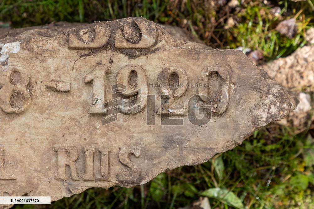 Broken pieces of a monument dedicated to the soldiers who fell in WWI and the War of Independence