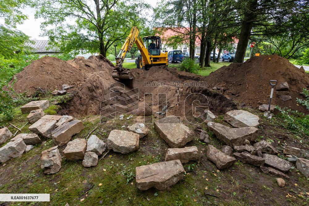 Broken pieces of a monument dedicated to the soldiers who fell in WWI and the War of Independence