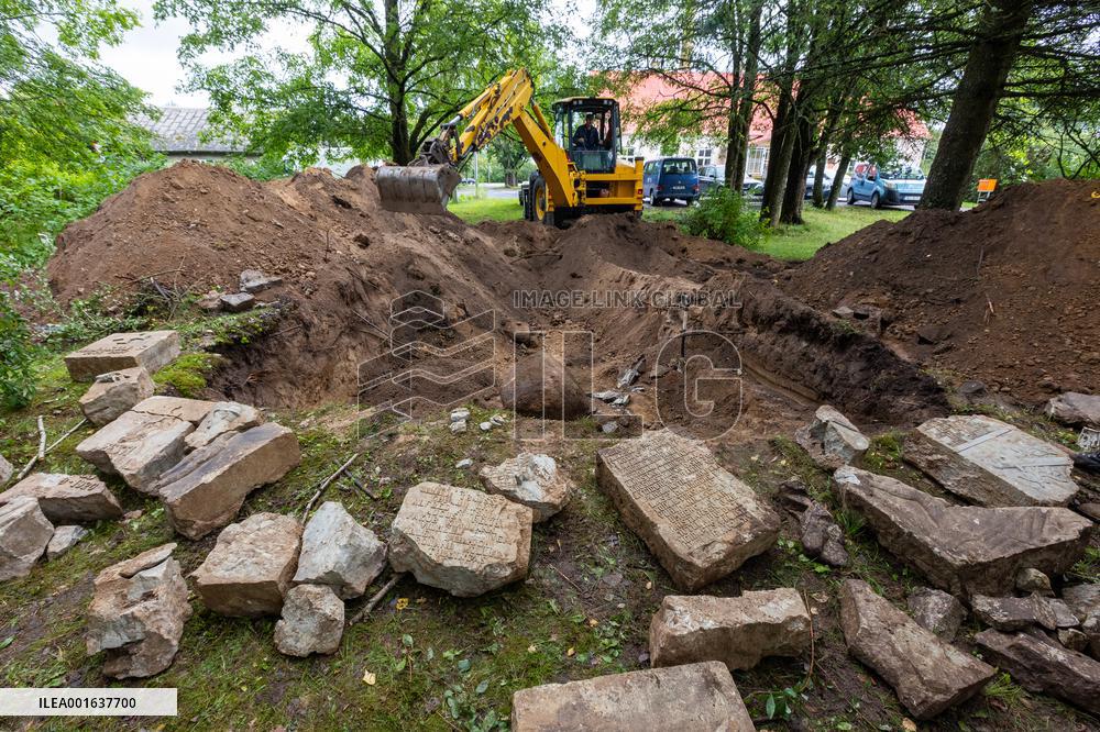 Broken pieces of a monument dedicated to the soldiers who fell in WWI and the War of Independence
