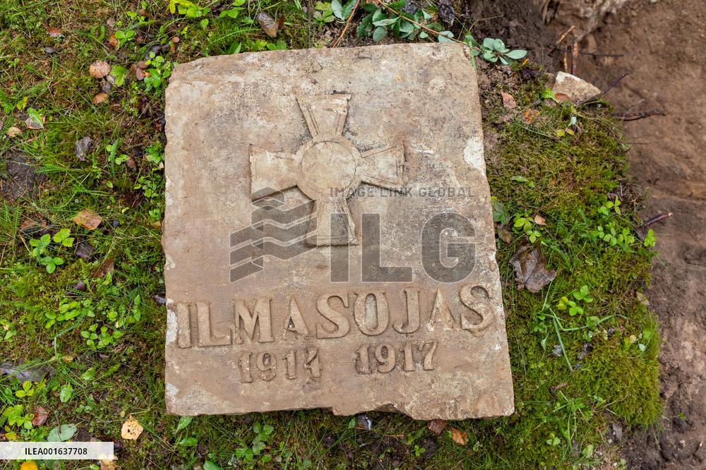 Broken pieces of a monument dedicated to the soldiers who fell in WWI and the War of Independence