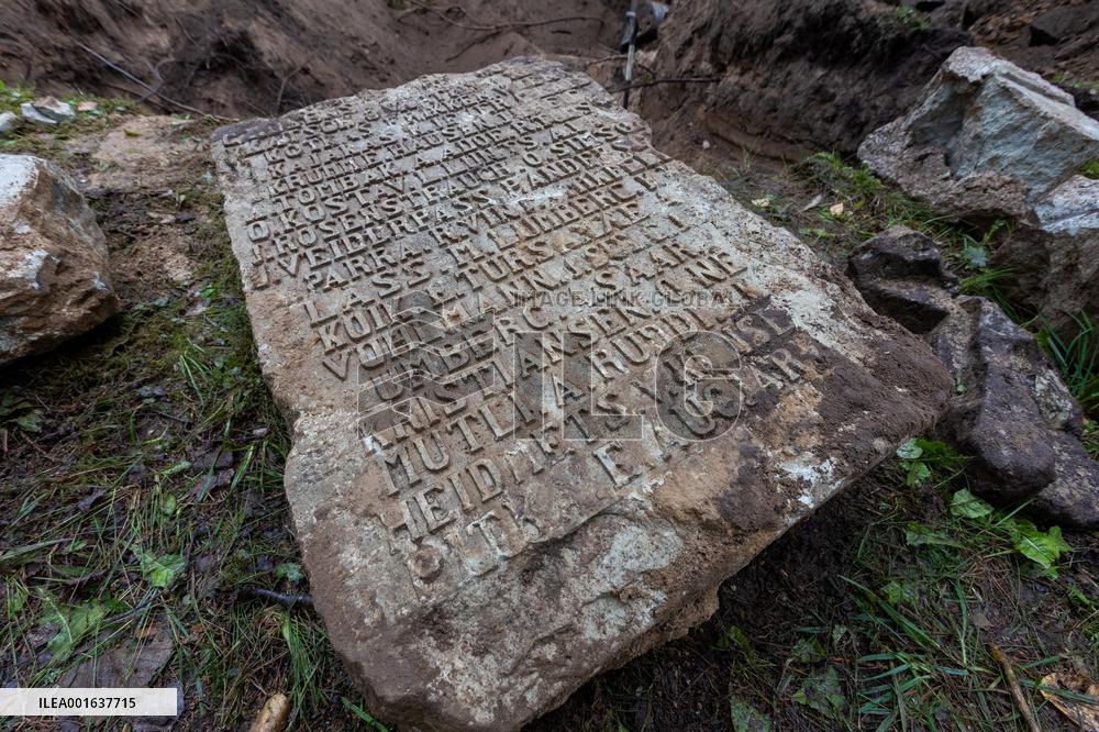 Broken pieces of a monument dedicated to the soldiers who fell in WWI and the War of Independence