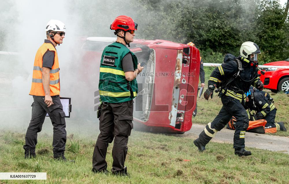 Competition for rescue workers