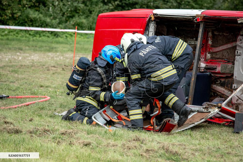 Competition for rescue workers