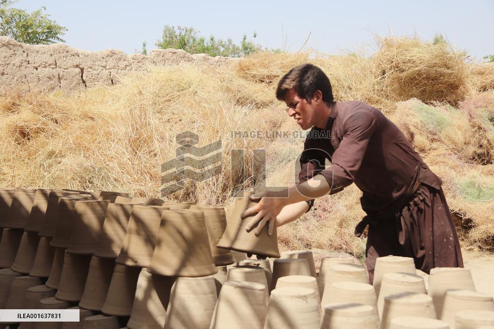 AFGHANISTAN-BALKH-POTTERY