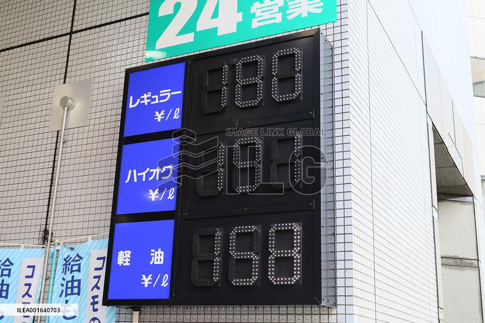 Regular gasoline price become 180 yen