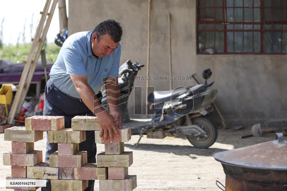 CHINA-XINJIANG-YULI-COTTON FARMER (CN)